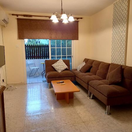 2 Bedroom Apartment Near Finikoudes Lárnaca Exterior foto