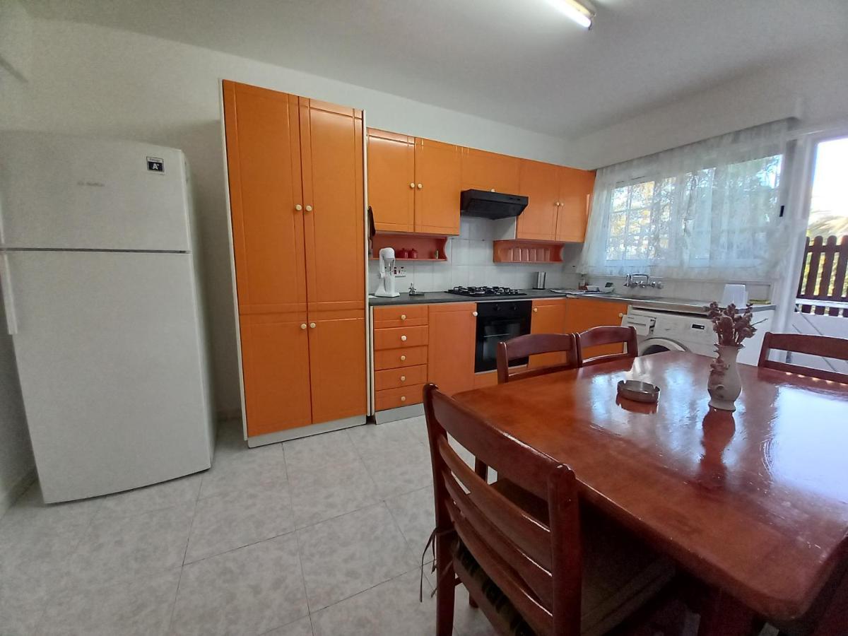 2 Bedroom Apartment Near Finikoudes Lárnaca Exterior foto